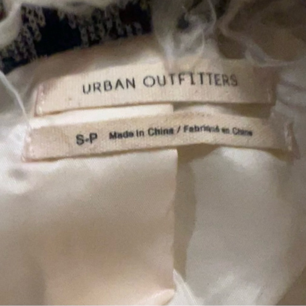 UO urban outfitters Rosa Faux Fur Coat - Picture 4 of 4